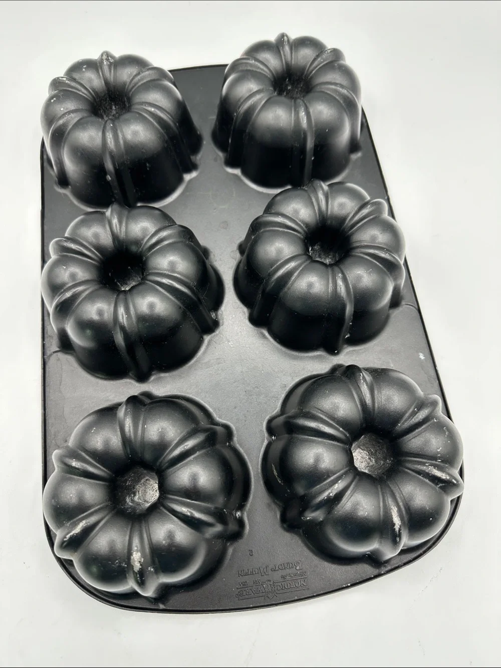 Nordic Ware 6 Bundt Muffin Pan. USA
